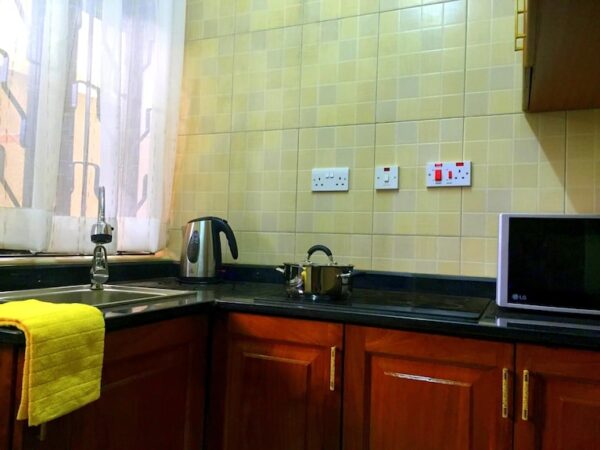 Budget stay in Muyenga: Furnished Apartments Kampala, Uganda (Open) - Image 8